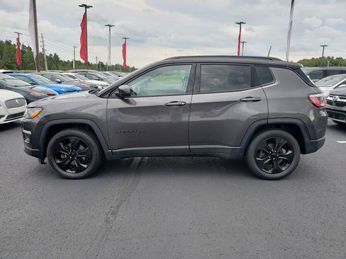 Used 2018 Jeep Compass Latitude w/ Popular Equipment Group FWD image 7