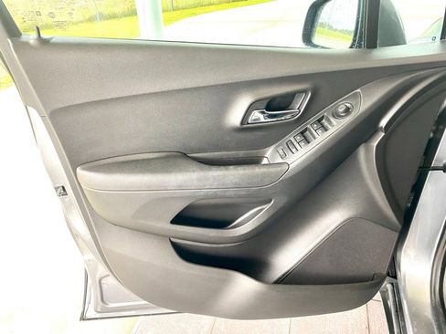 Used 2020 Chevrolet Trax LS w/ Tint and Cruise Package FWD image 11