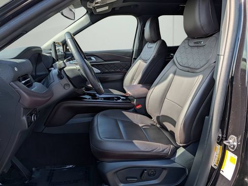 Used 2025 Ford Explorer Platinum w/ LUX Leather Package AWD/4WD image 10
