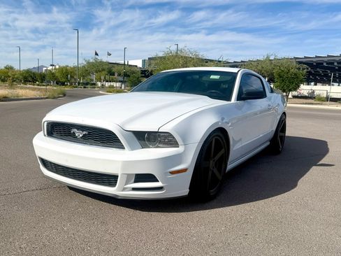 Used 2014 Ford Mustang Coupe RWD image 16