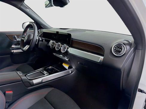 New 2026 Mercedes-Benz GLB 250 4MATIC image 32