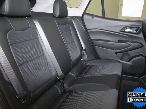 Used 2025 Chevrolet Trax LT FWD image 21