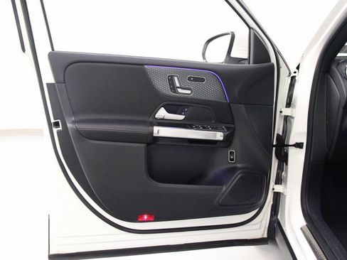 Certified 2025 Mercedes-Benz GLB 250 4MATIC image 18