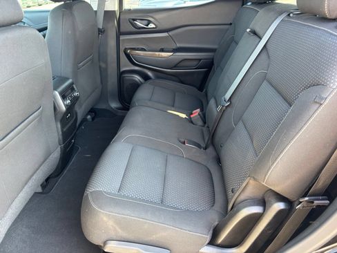 Used 2023 GMC Acadia SLE FWD image 16