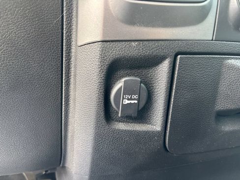 Used 2021 RAM 1500 Classic SLT RWD image 27