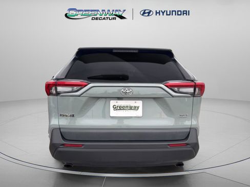 Used 2021 Toyota RAV4 XLE Premium FWD image 5