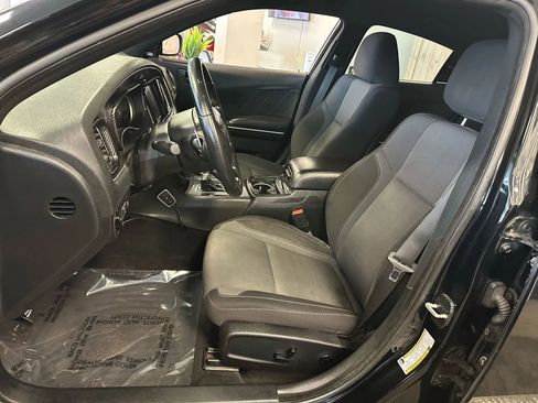 Used 2018 Dodge Charger R/T image 16