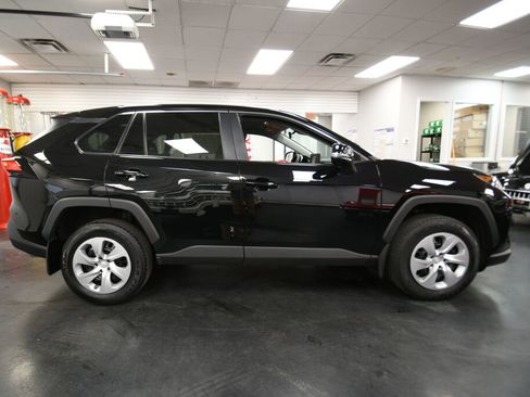 Certified 2022 Toyota RAV4 LE image 8