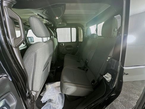 Certified 2024 Jeep Gladiator Sport image 35