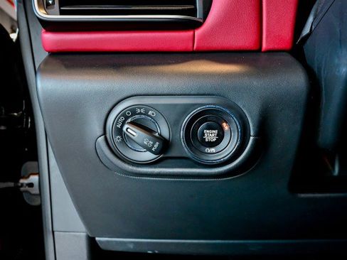 Used 2020 Maserati Levante image 41