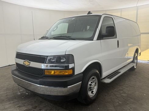 Used 2025 Chevrolet Express 2500 w/ Driver Convenience Package RWD image 3