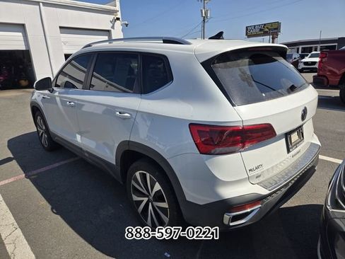 Certified 2024 Volkswagen Taos SE FWD image 5