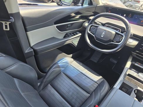 Used 2024 Lincoln Nautilus Reserve AWD/4WD image 27