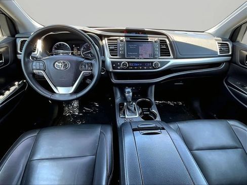 Used 2019 Toyota Highlander XLE AWD/4WD image 7