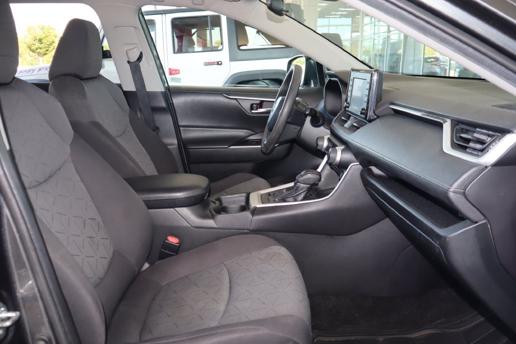 Used 2020 Toyota RAV4 XLE FWD image 41