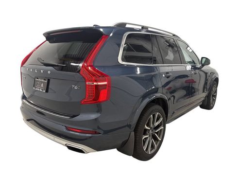 Used 2018 Volvo XC90 T6 Momentum w/ Convenience Package AWD/4WD image 4