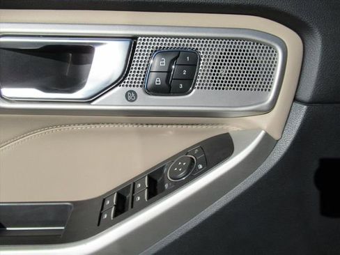 Used 2020 Ford Explorer Limited image 21