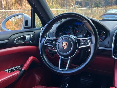 Used 2018 Porsche Cayenne Platinum Edition image 21