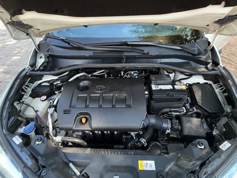 Used 2020 Toyota C-HR XLE FWD image 9