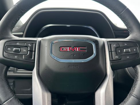 Used 2024 GMC Yukon XL SLT image 34