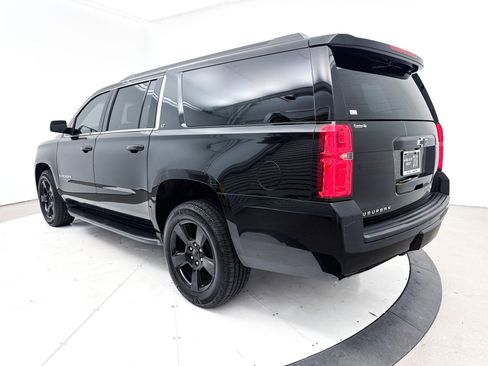 Used 2017 Chevrolet Suburban LT w/ Luxury Package image 17