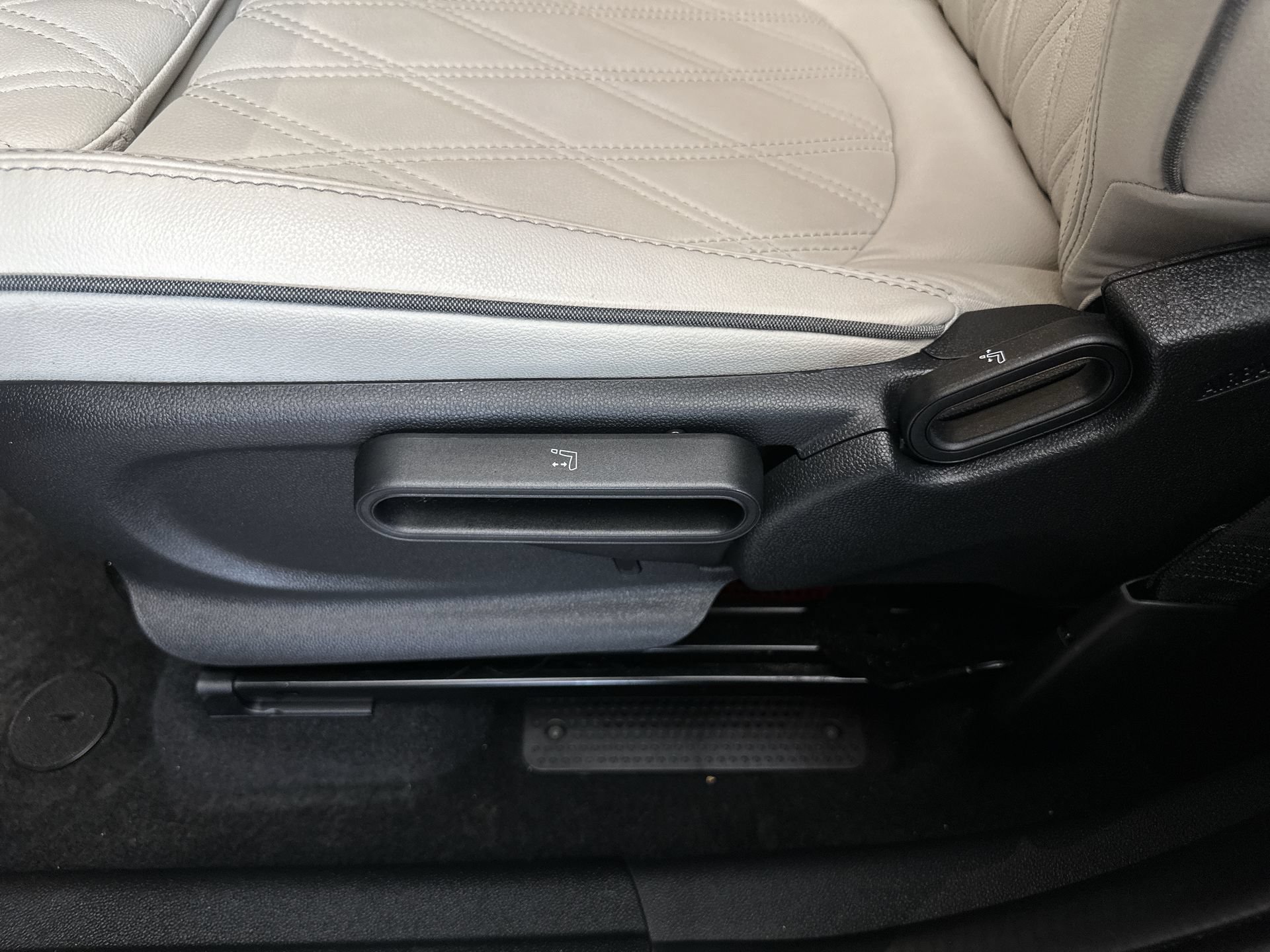 Certified 2024 MINI Cooper Countryman S w/ Signature Upholstery Package AWD/4WD image 15