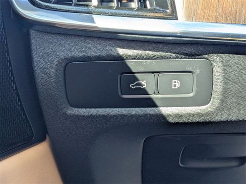 Certified 2024 Volvo S90 T8 Ultimate w/ Lounge Package image 22