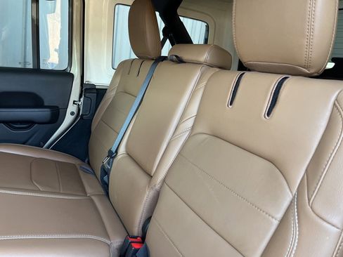 Used 2022 Jeep Wrangler Unlimited Sahara image 38