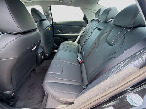 New 2026 Hyundai Elantra Limited FWD image 17