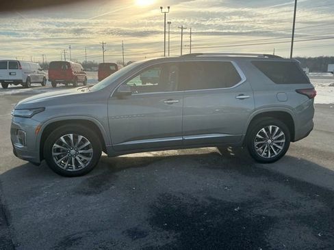 Used 2023 Chevrolet Traverse Premier FWD image 6