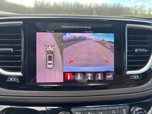Used 2022 Chrysler Pacifica Pinnacle FWD image 28