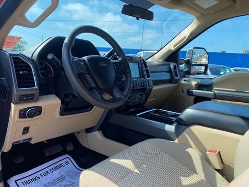 Used 2017 Ford F250 XLT w/ XLT Premium Package AWD/4WD image 9