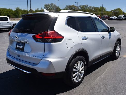 Used 2017 Nissan Rogue SV AWD/4WD image 14