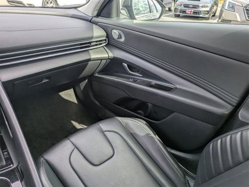 Used 2025 Hyundai Elantra Limited image 13