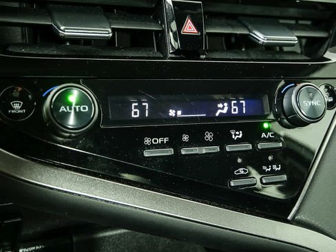Used 2022 Toyota Camry SE w/ Convenience Package FWD image 15
