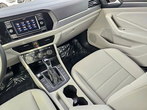 Used 2024 Volkswagen Jetta SE image 34