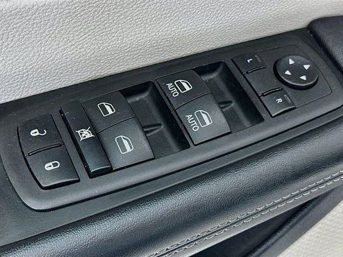 Used 2023 Chrysler Voyager LX FWD image 18