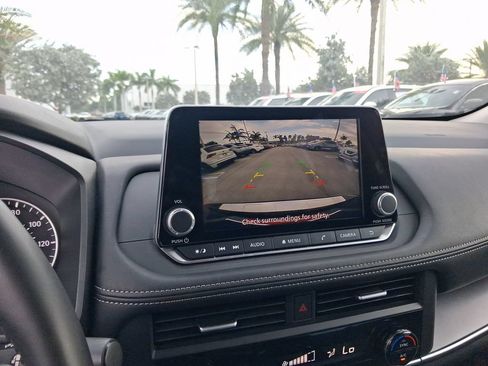 Certified 2025 Nissan Rogue SV FWD image 23