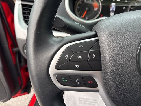 Used 2017 Jeep Cherokee Trailhawk image 23