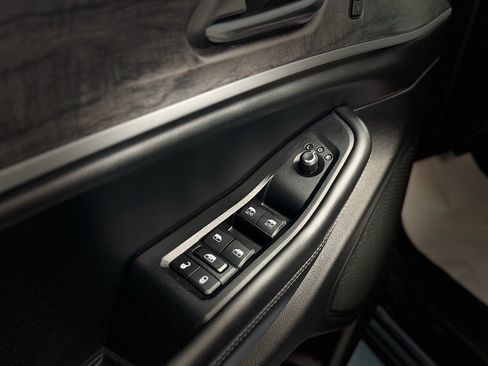 Used 2023 Jeep Grand Cherokee L Limited AWD/4WD image 16