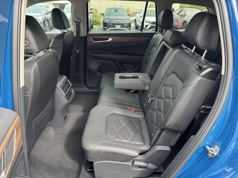 Used 2026 Volkswagen Atlas SE FWD image 32