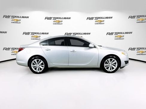 Used 2017 Buick Regal AWD image 8