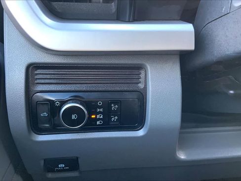 Used 2025 Ford F250 XLT image 33