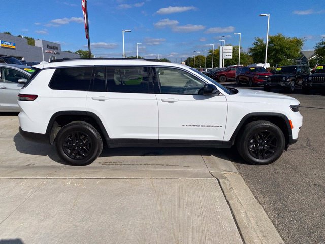Used 2023 Jeep Grand Cherokee L Laredo AWD/4WD image 2