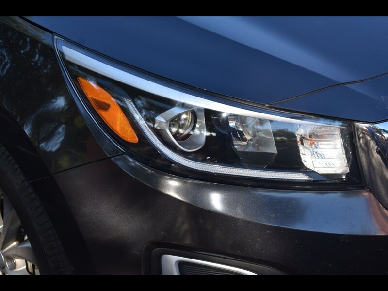 Used 2020 Kia Sedona LX FWD image 44