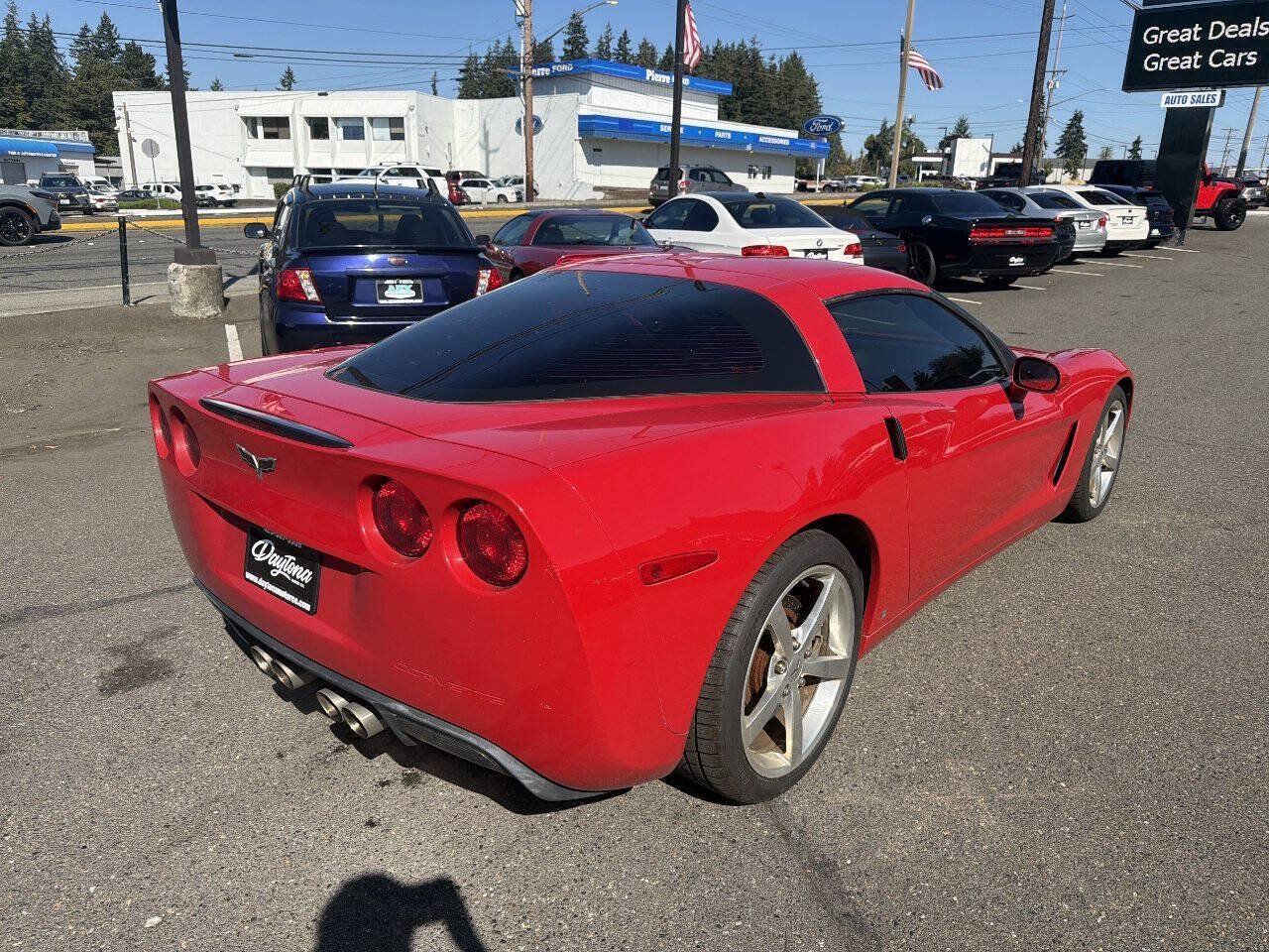 Used 2008 Chevrolet Corvette Coupe w/ Z51 Performance Package RWD image 3