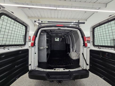 Used 2018 Chevrolet Express 2500 w/ Enhanced Convenience Package RWD image 16