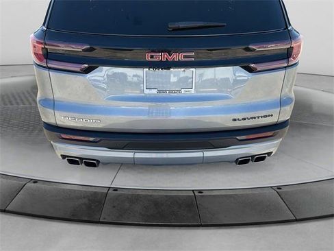 Used 2025 GMC Acadia Elevation image 13