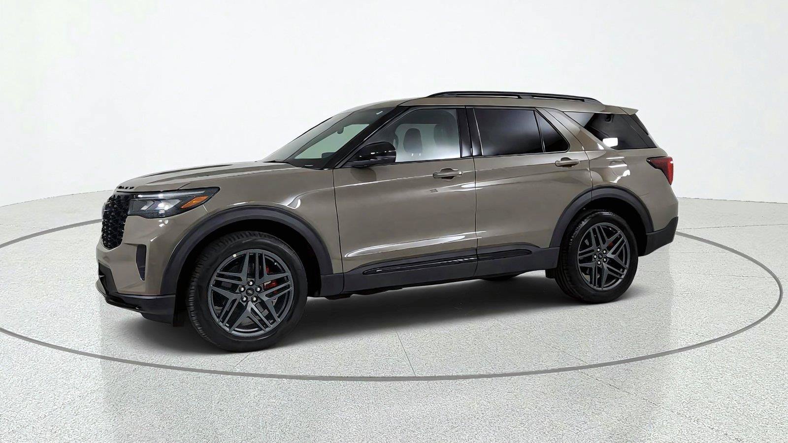 Used 2026 Ford Explorer ST-Line w/ ST-Line Street Pack AWD/4WD image 3