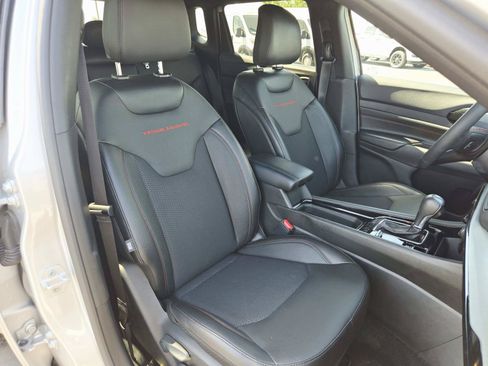 Used 2026 Jeep Compass Trailhawk w/ Sun, Sound & Navigation Group AWD/4WD image 17
